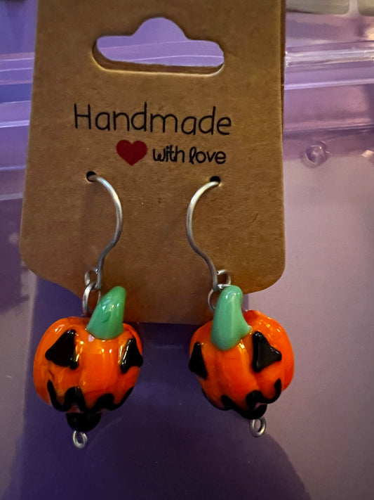Silver dangle earrings w/ pumpkins and black beads