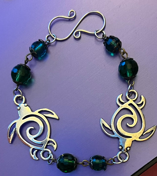 Silver bracelet w/ turtles & green beads
